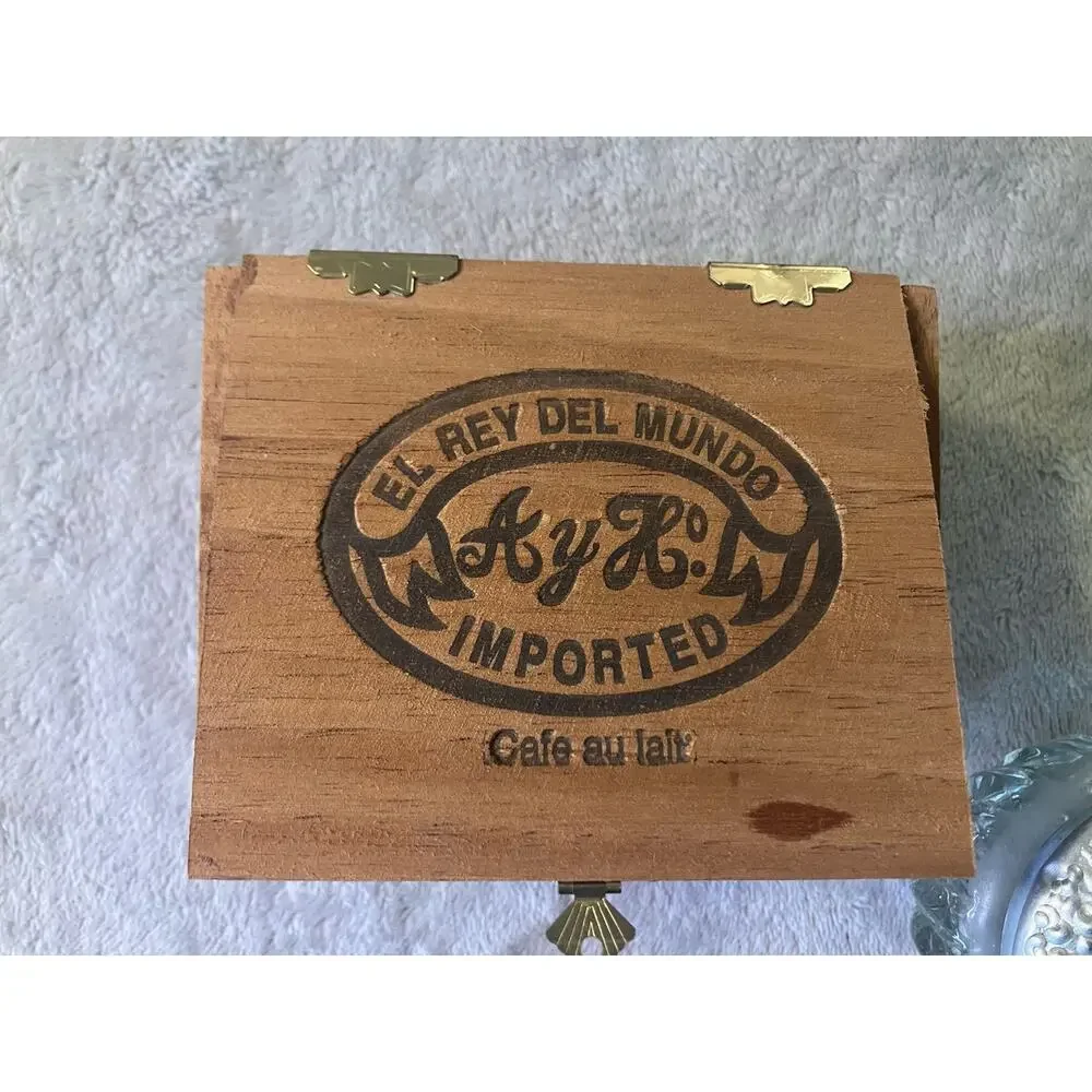 El Rey del Mundo imported cafe